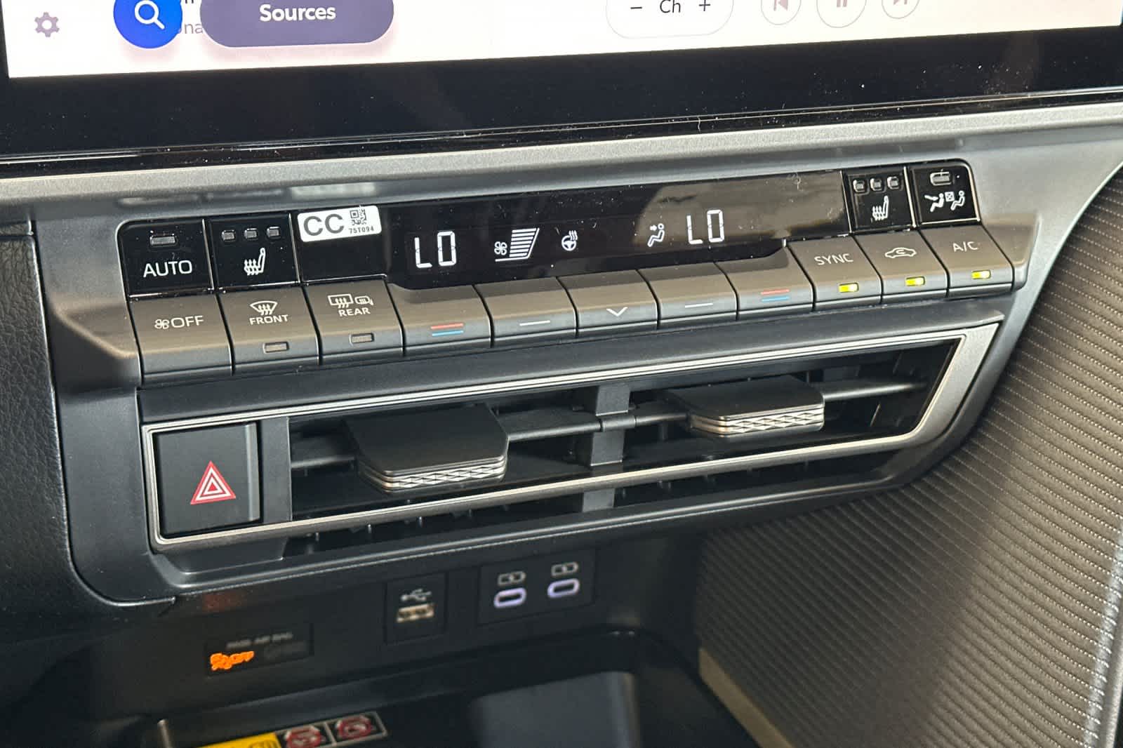 2025 Toyota Camry SE photo 14