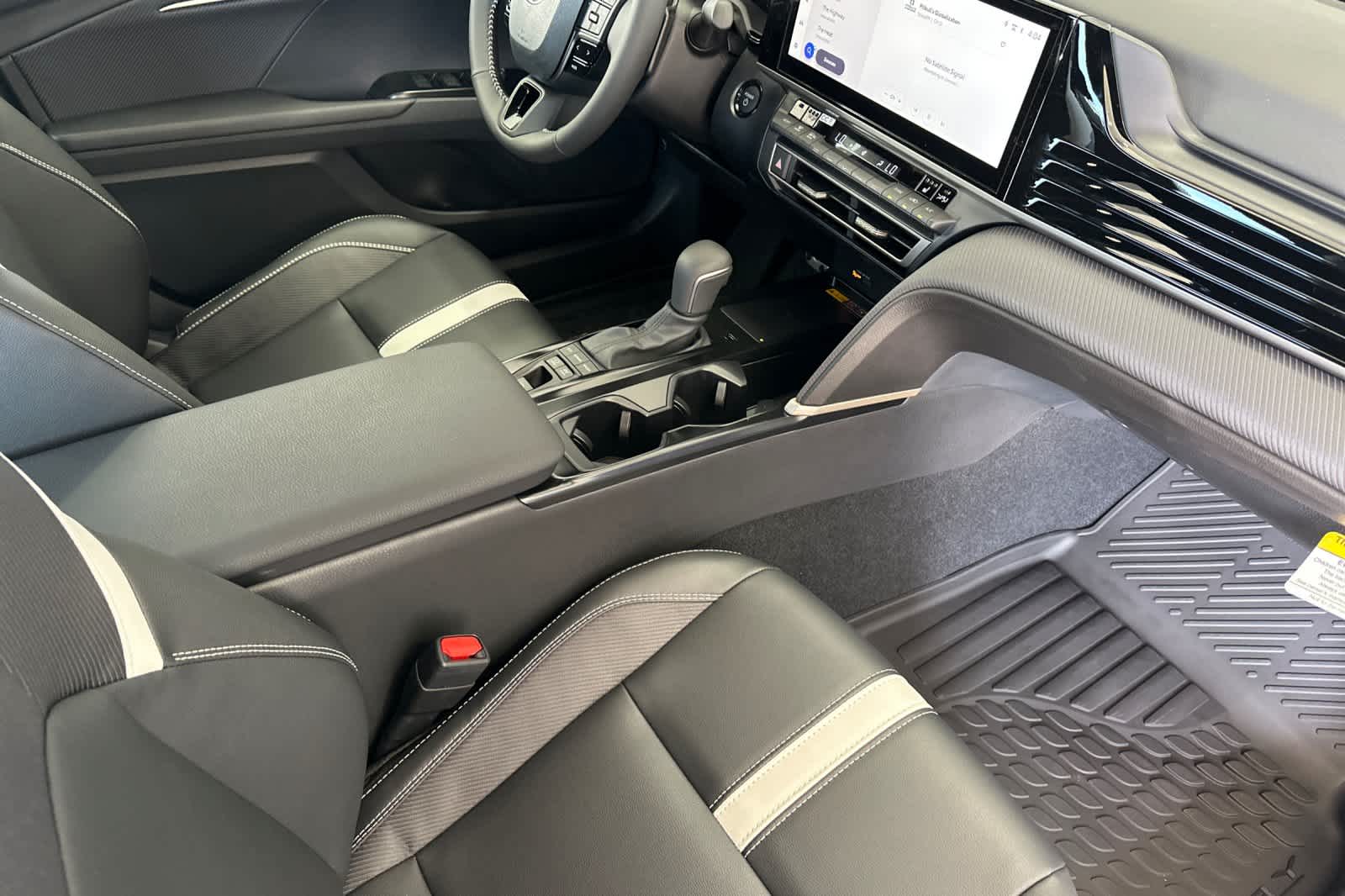 2025 Toyota Camry SE photo 10