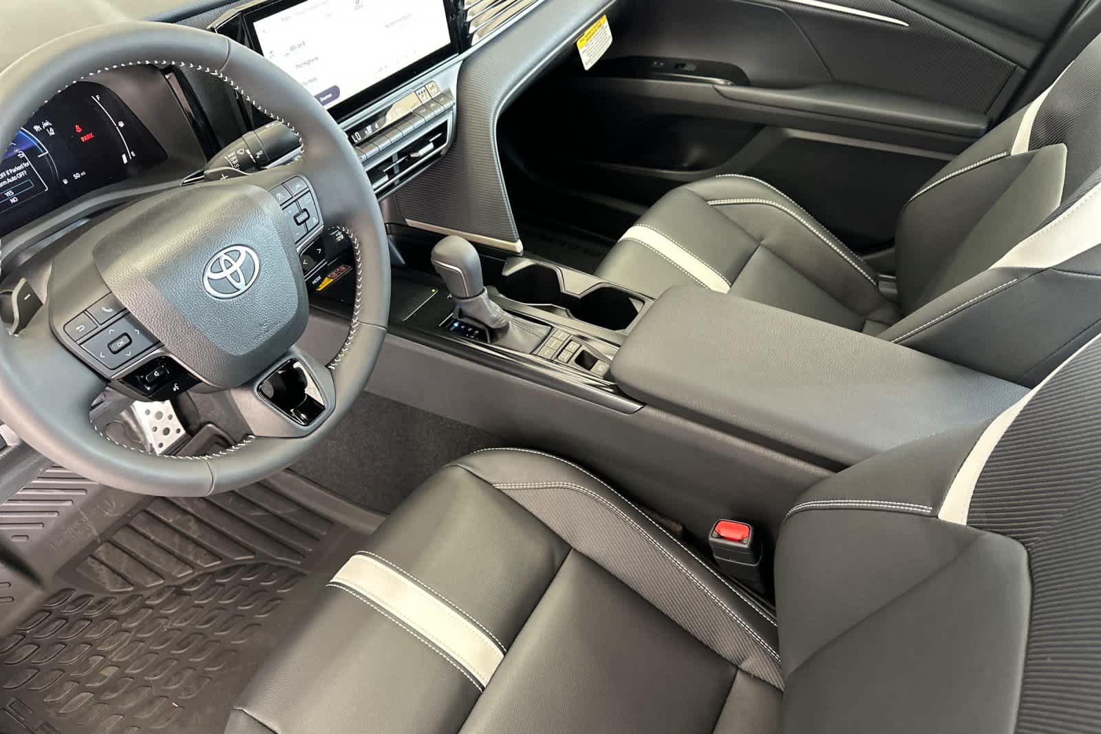 2025 Toyota Camry SE photo 5