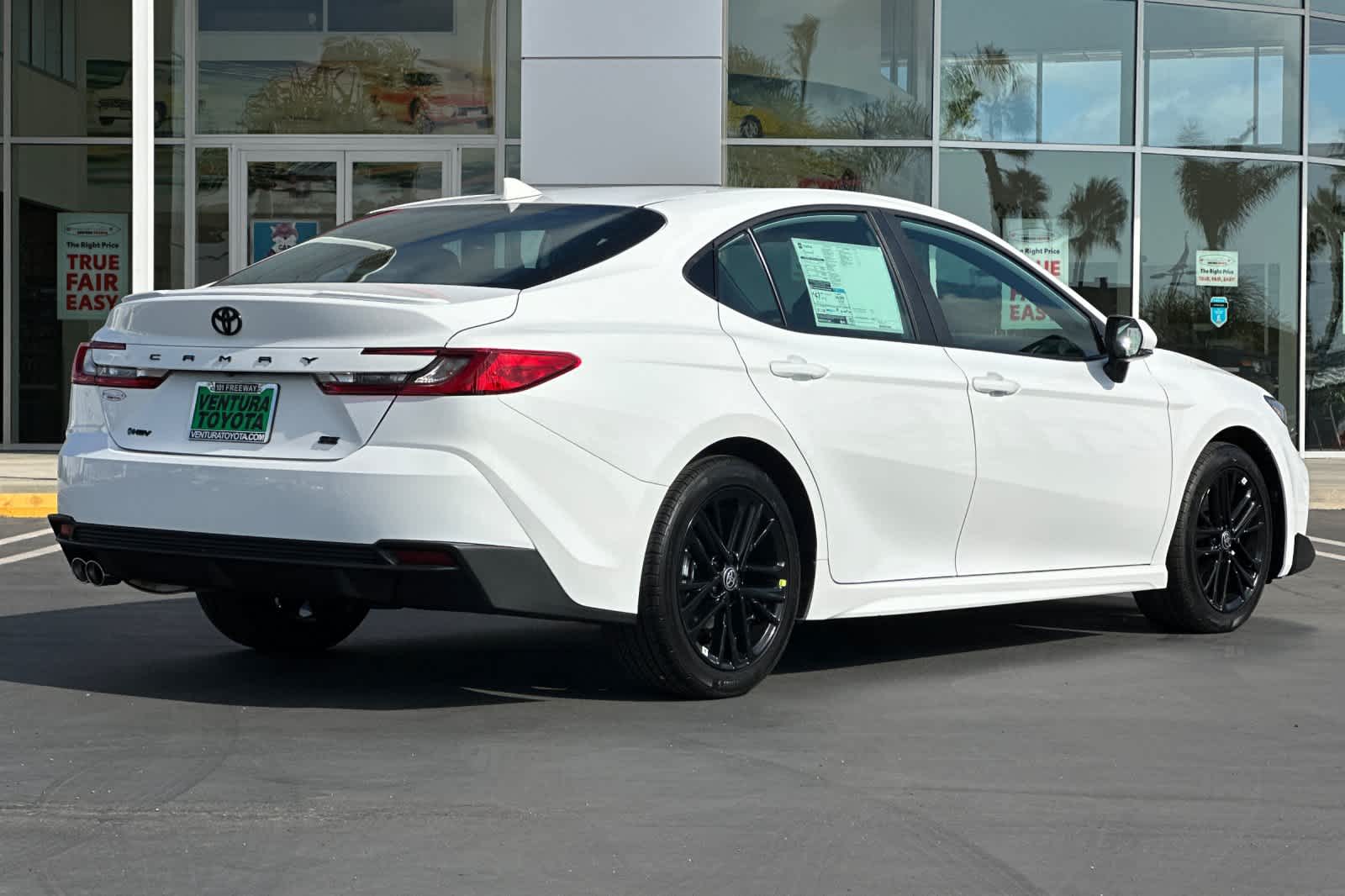 2025 Toyota Camry SE photo 2