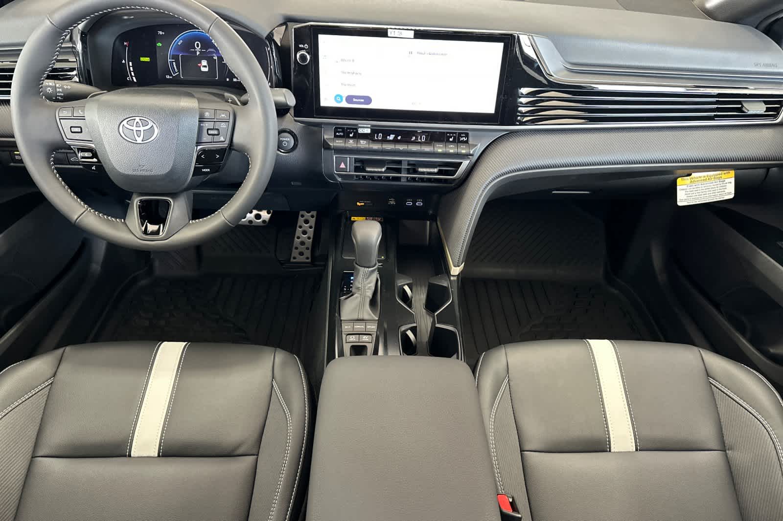 2025 Toyota Camry SE photo 8