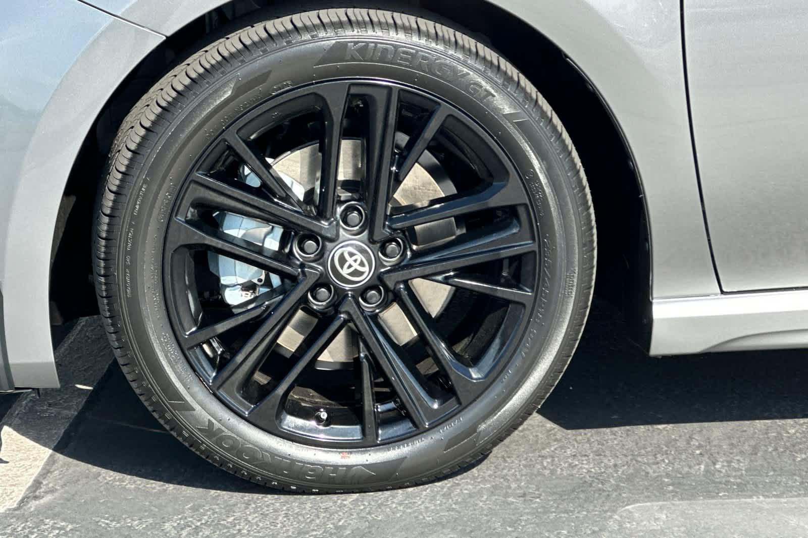 2025 Toyota Camry SE photo 15