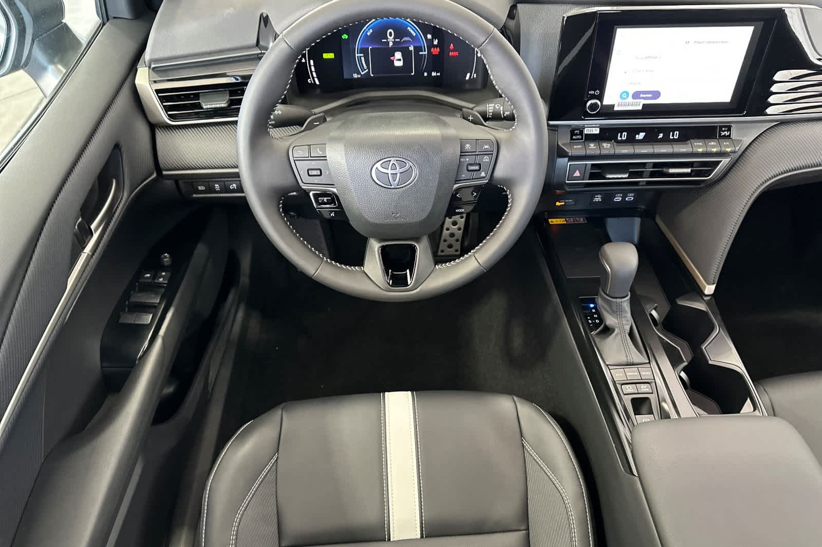 2025 Toyota Camry SE photo 7