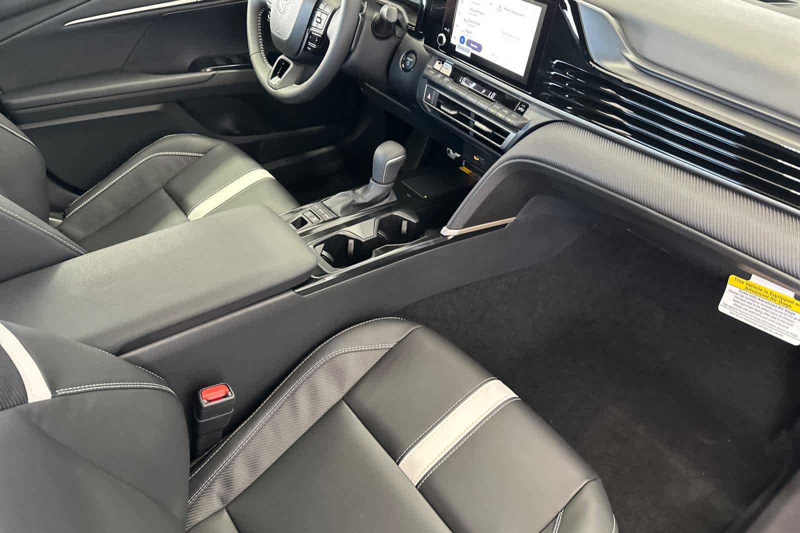 2025 Toyota Camry SE photo 8
