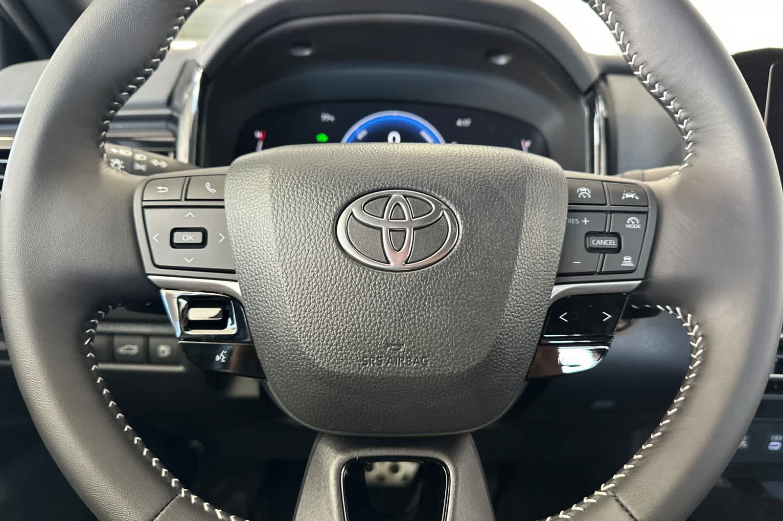 2025 Toyota Camry SE photo 13