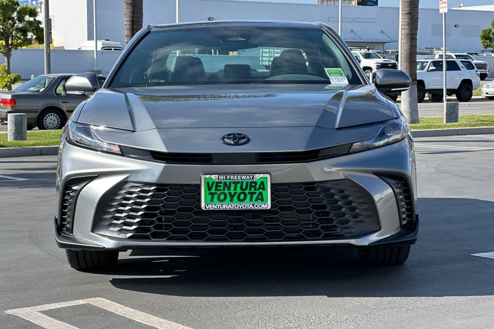 2025 Toyota Camry SE photo 4