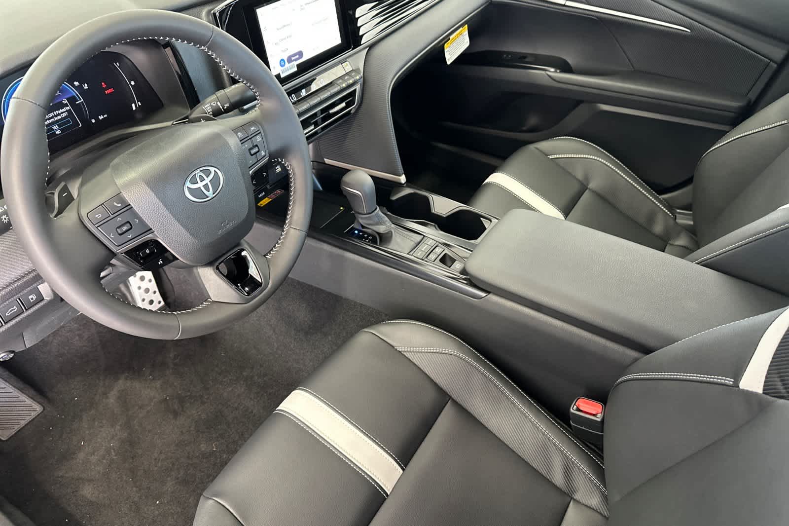 2025 Toyota Camry SE photo 5