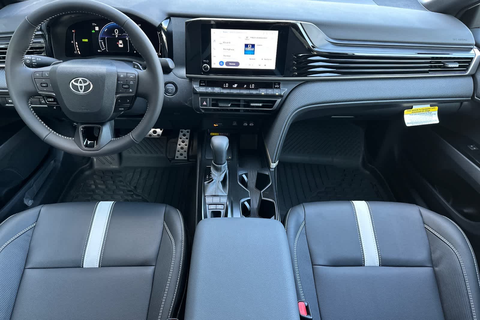 2025 Toyota Camry SE photo 13