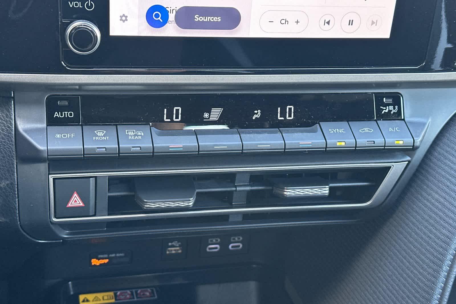 2025 Toyota Camry SE photo 18