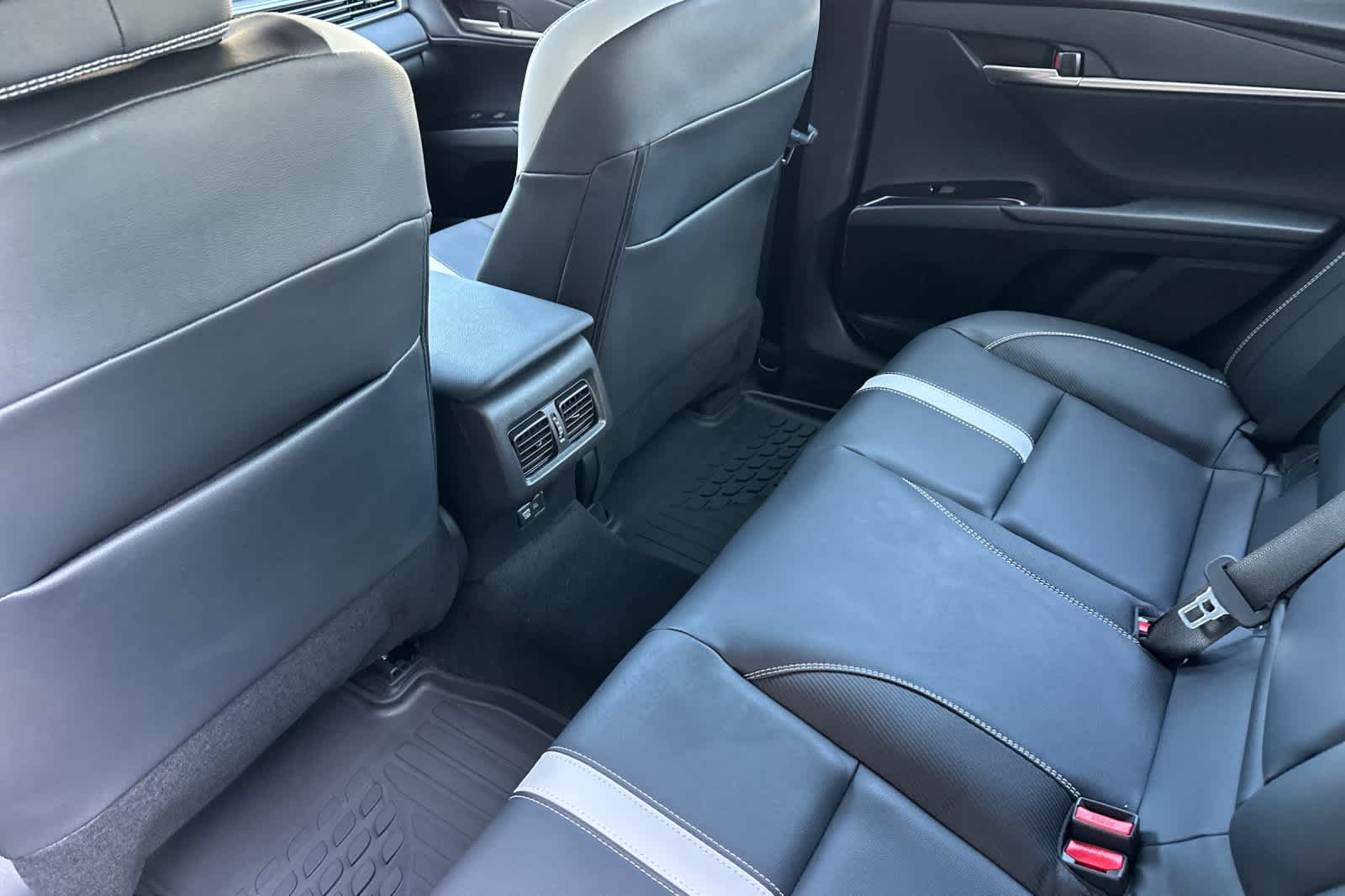 2025 Toyota Camry SE photo 12