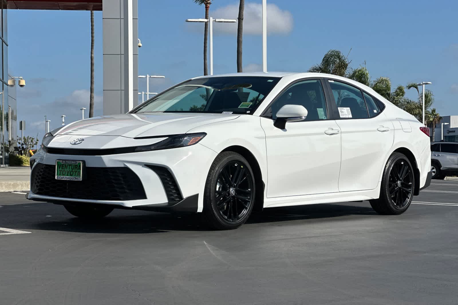 2025 Toyota Camry SE photo 8