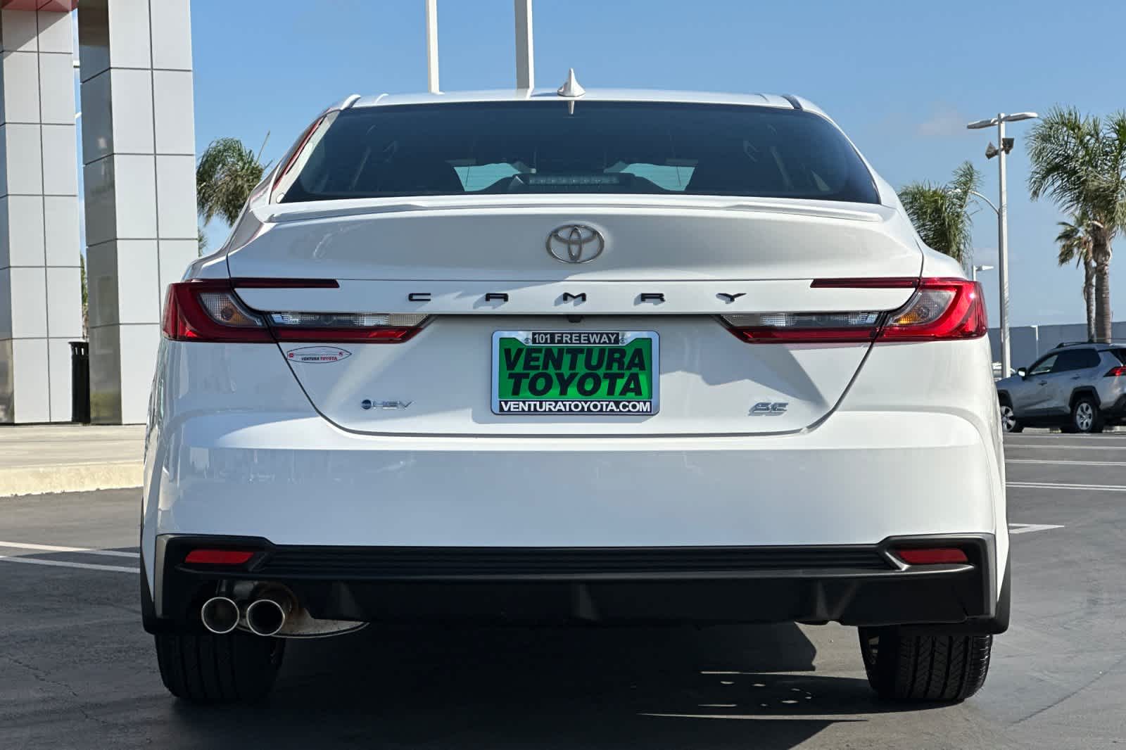 2025 Toyota Camry SE photo 5