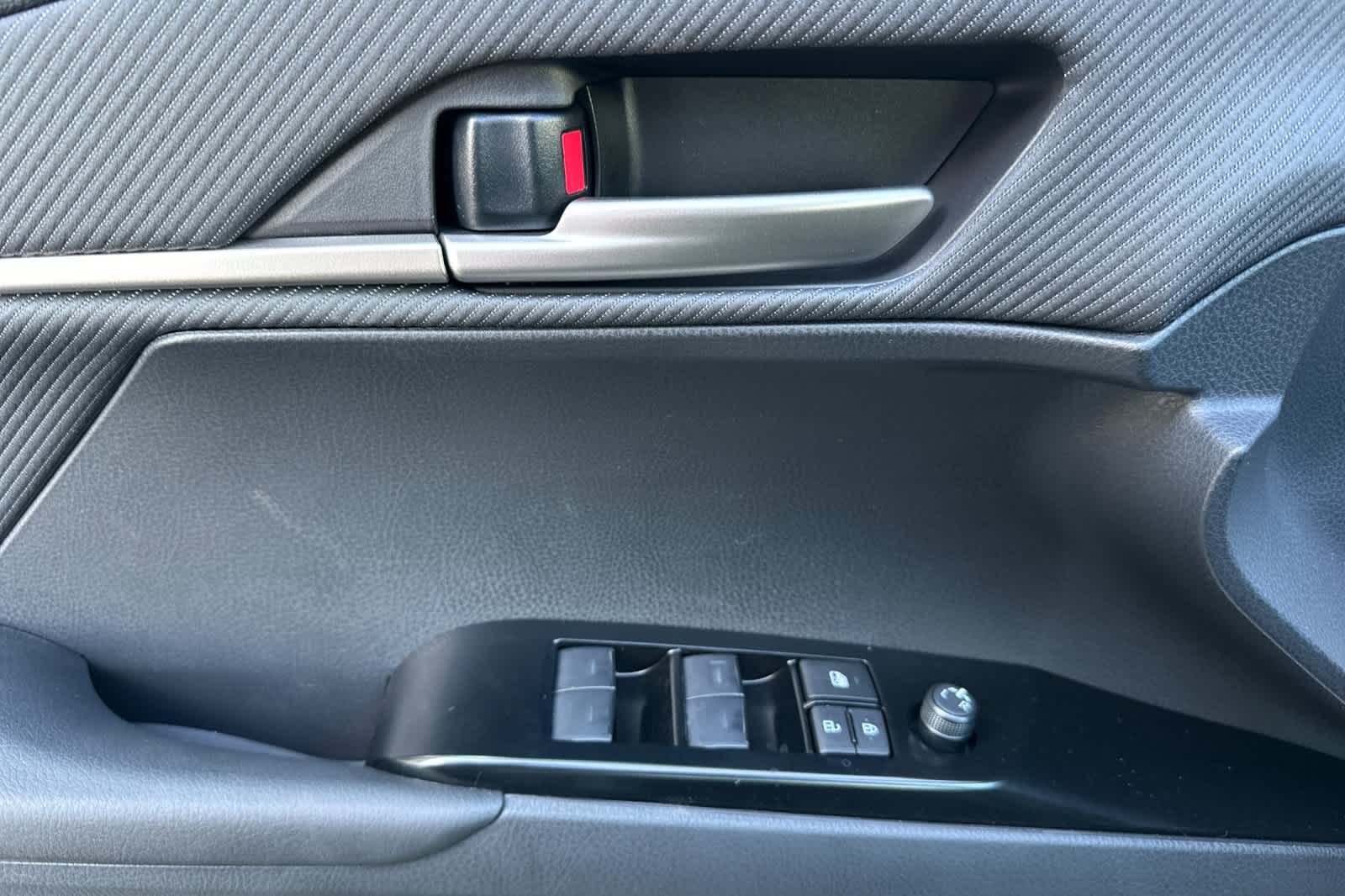 2025 Toyota Camry SE photo 11