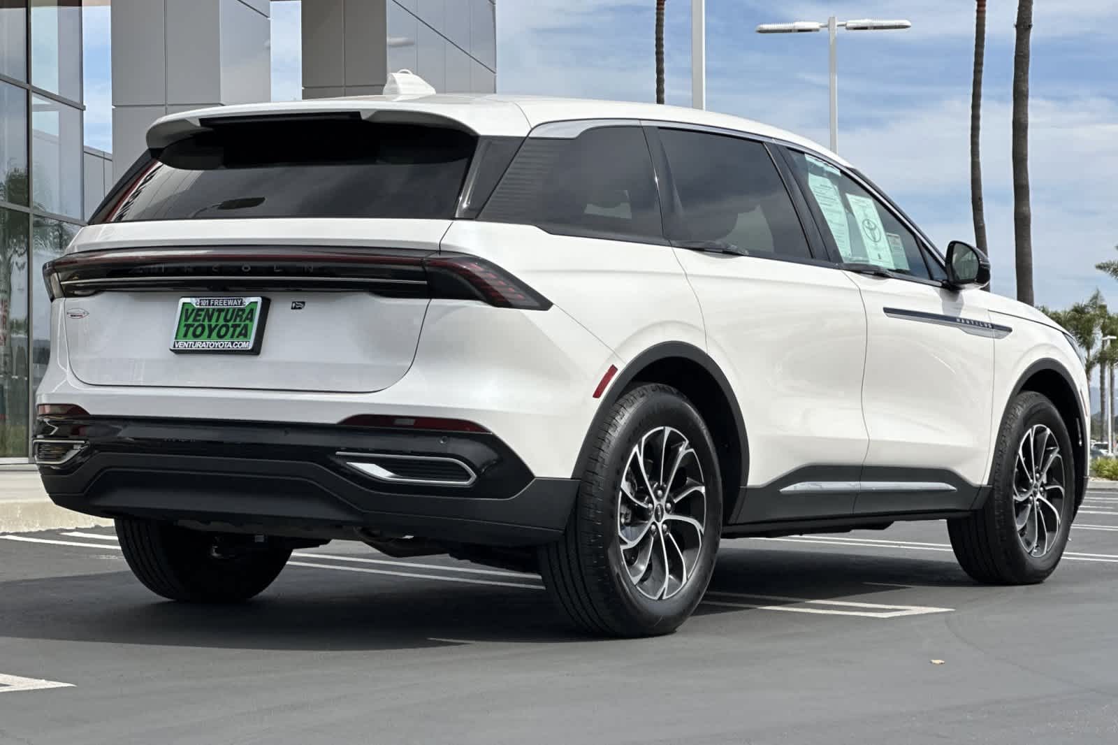 White Platinum Metallic Tri-Coat 2025 Lincoln Nautilus Premiere AWD SUV / Crossover All-Wheel Drive Automatic