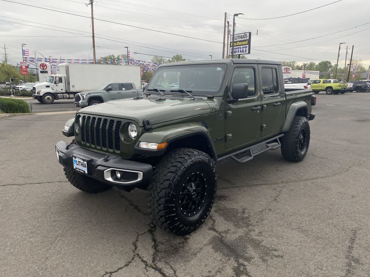 Sarge Green Clearcoat 2023 Jeep Gladiator Sport S Crew Cab 4WD Pickup Truck Four-Wheel Drive 8-Speed Automatic