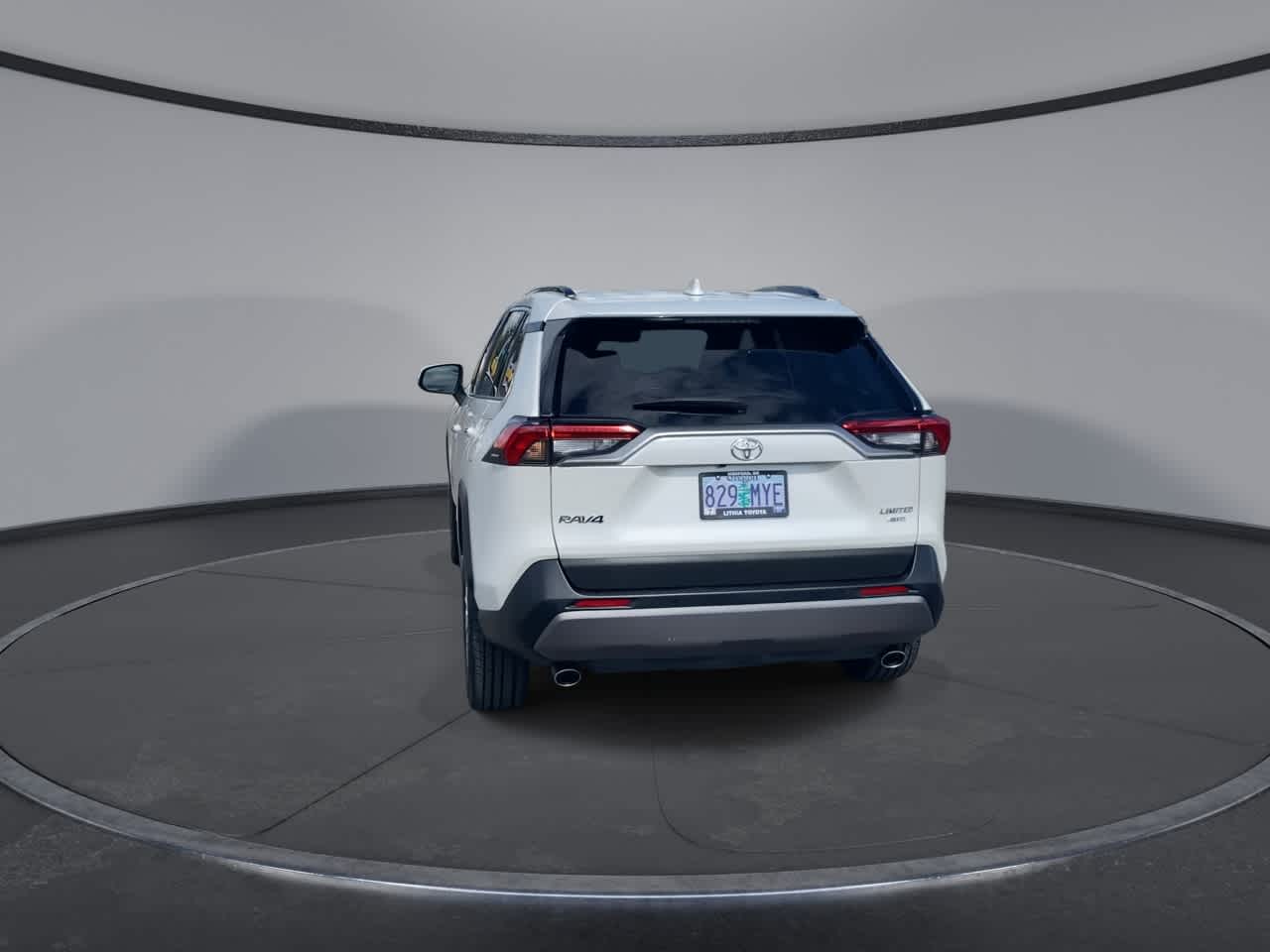 View vehicle photo 7