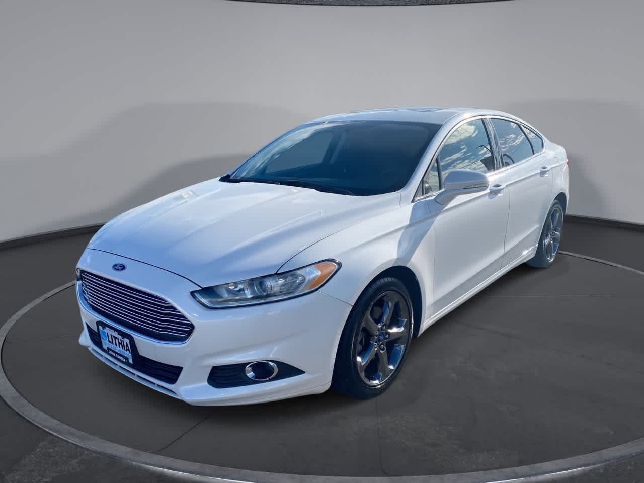 White Platinum Tri-Coat Metallic 2014 Ford Fusion SE Sedan Front-Wheel Drive 6-Speed Automatic
