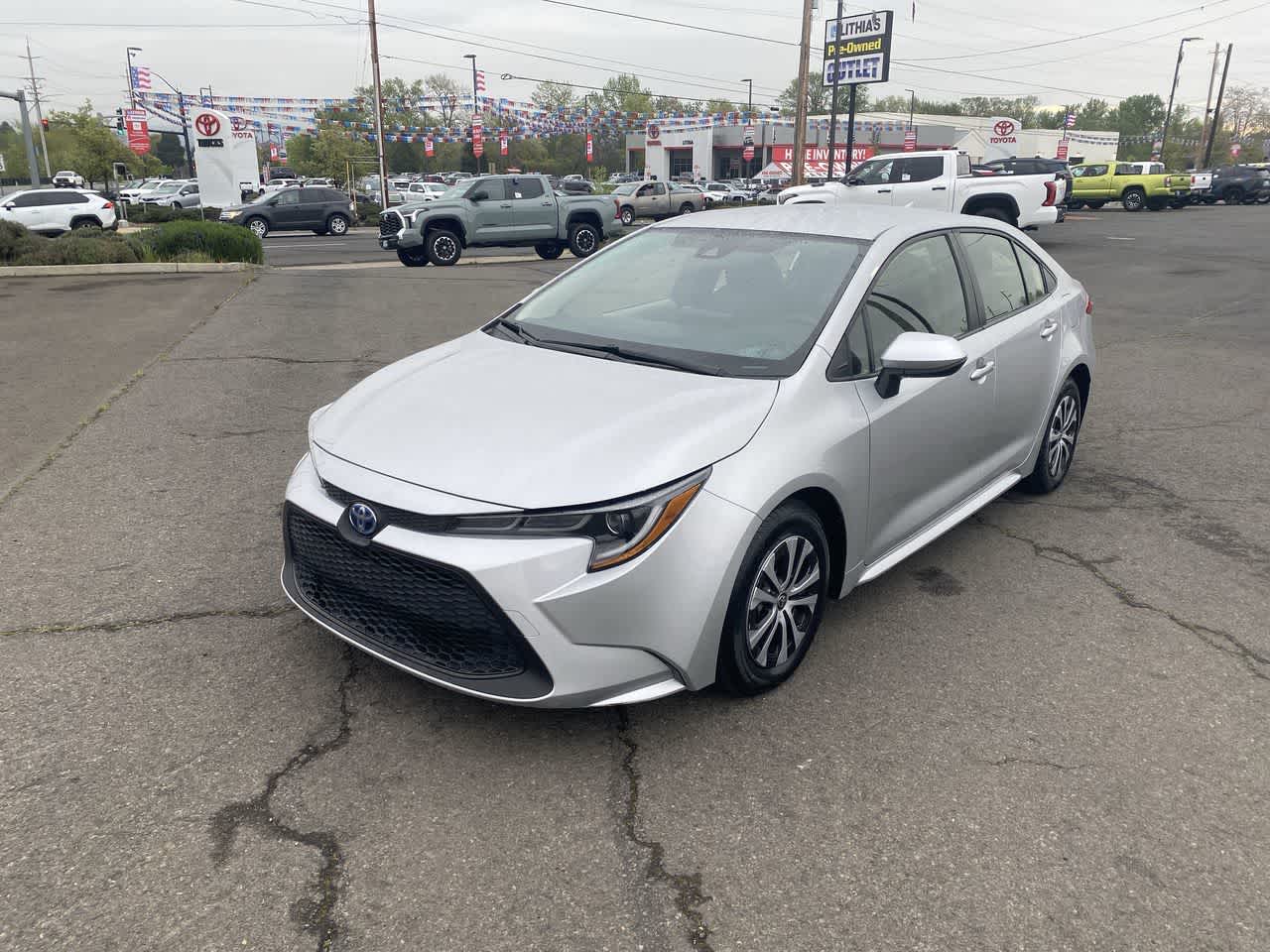 Classic Silver Metallic 2022 Toyota Corolla Hybrid LE FWD Sedan Front-Wheel Drive Continuously Variable Transmission