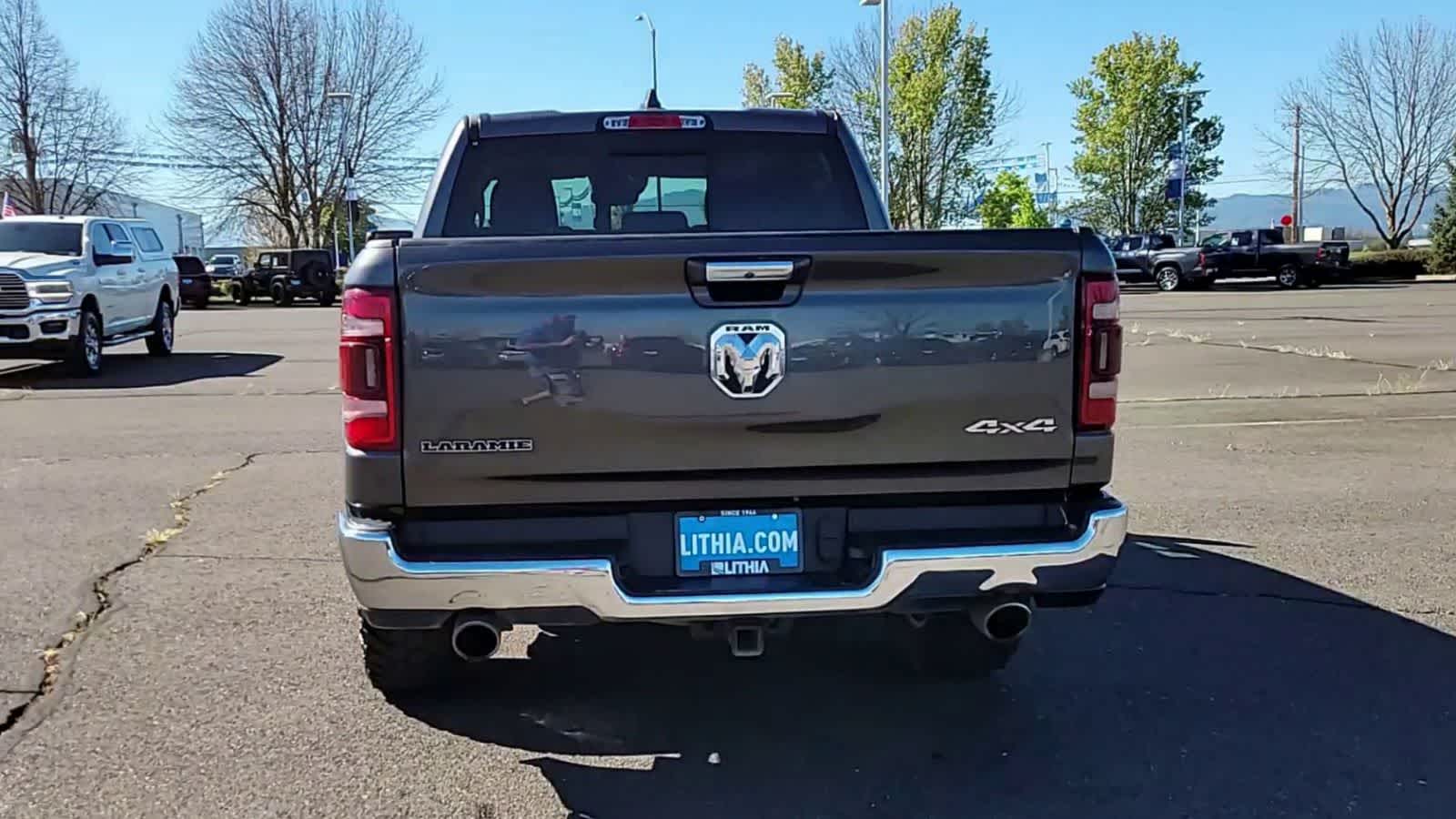 View vehicle photo 7