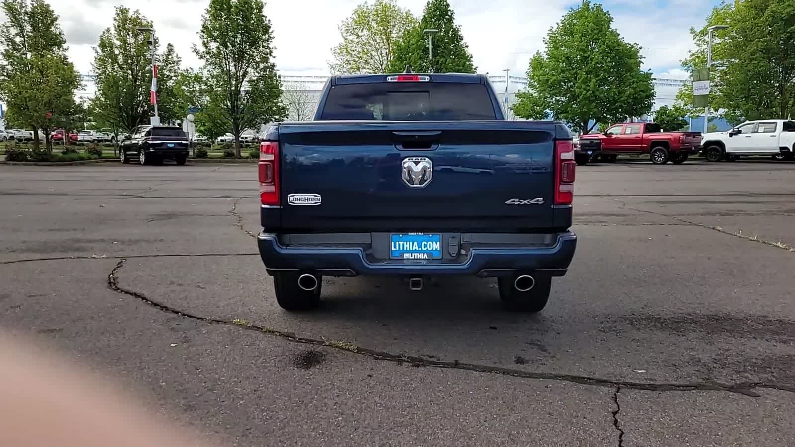 View vehicle photo 7