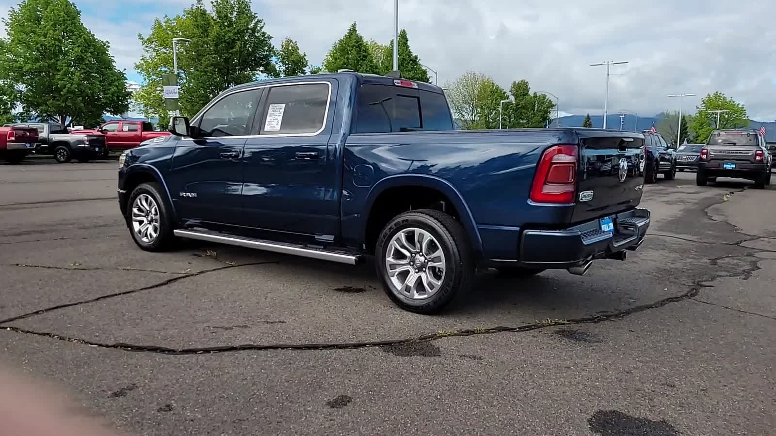 View vehicle photo 6