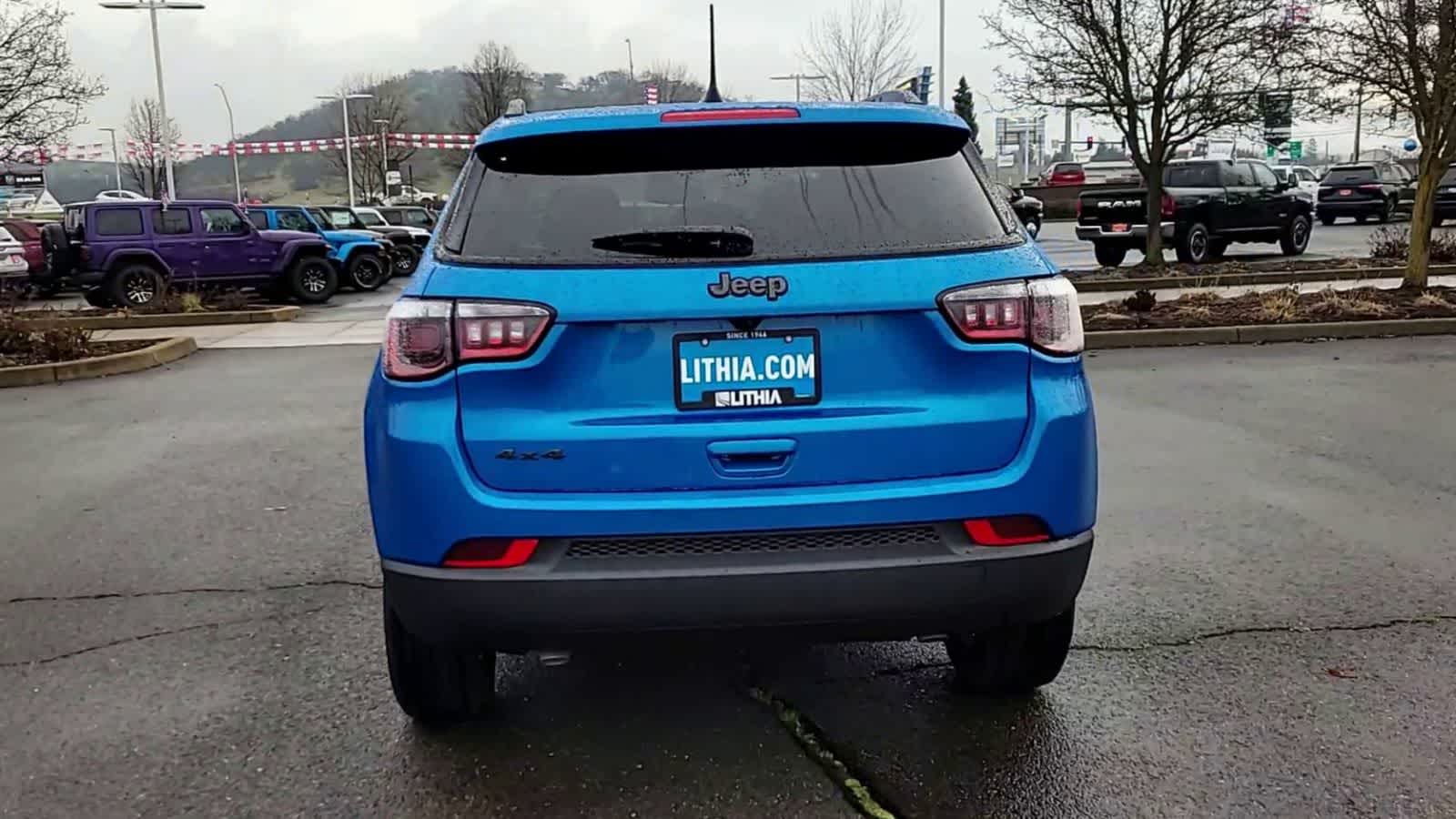 View vehicle photo 7