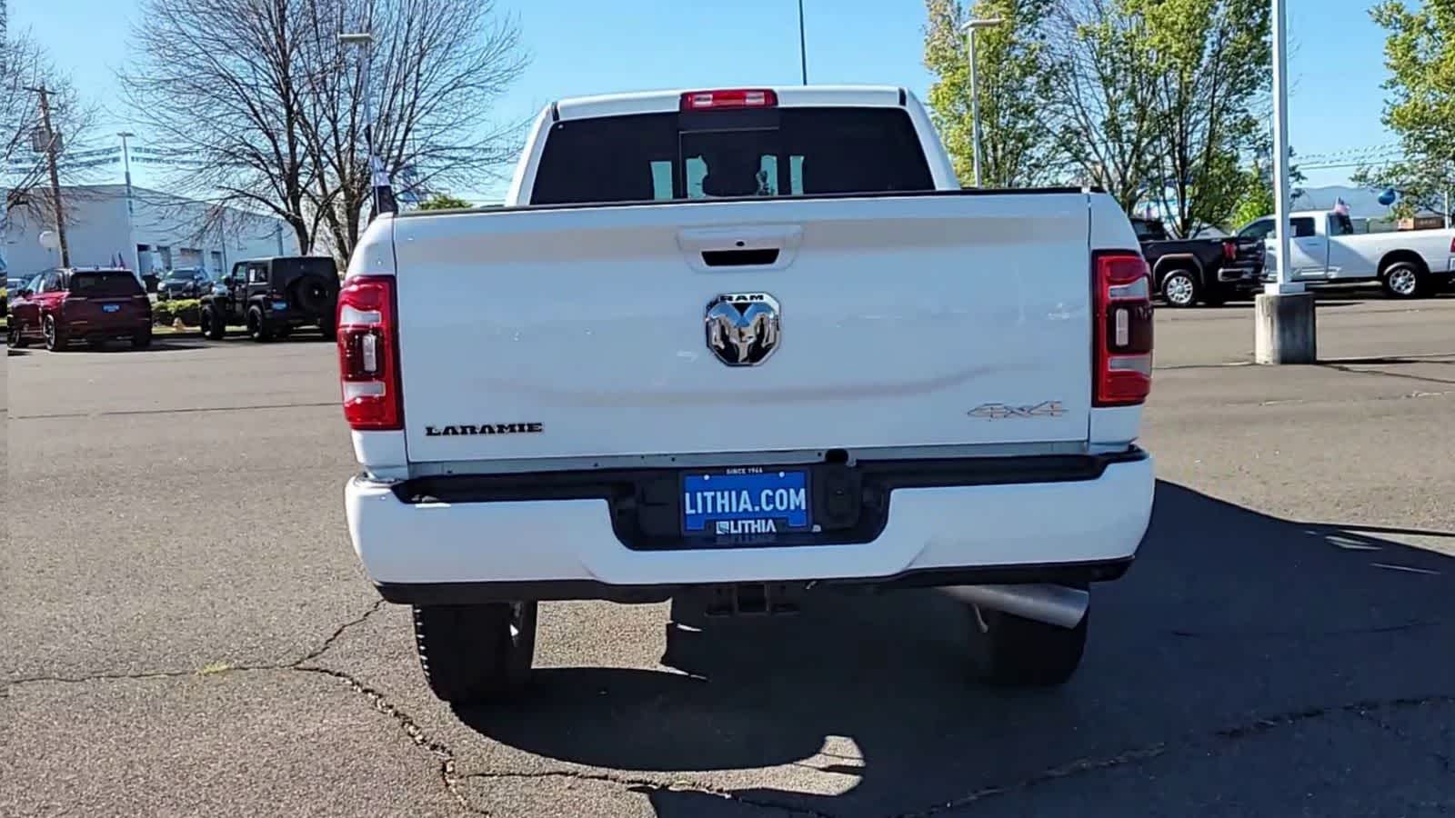 View vehicle photo 7