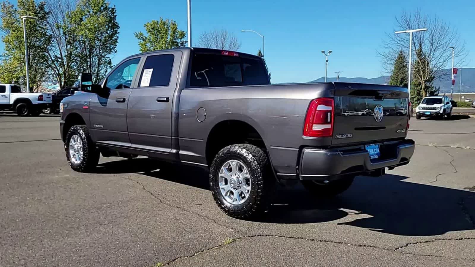 View vehicle photo 6