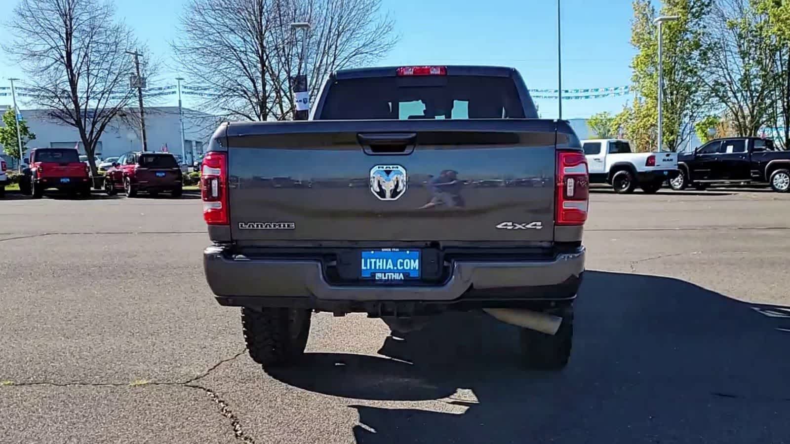 View vehicle photo 7