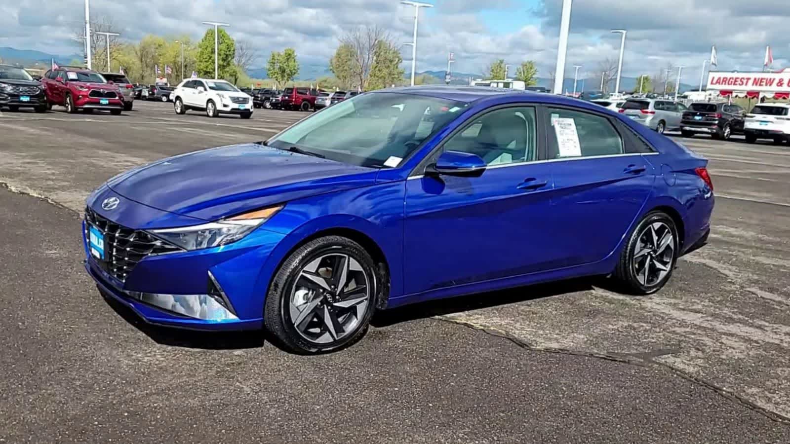 View vehicle photo 4