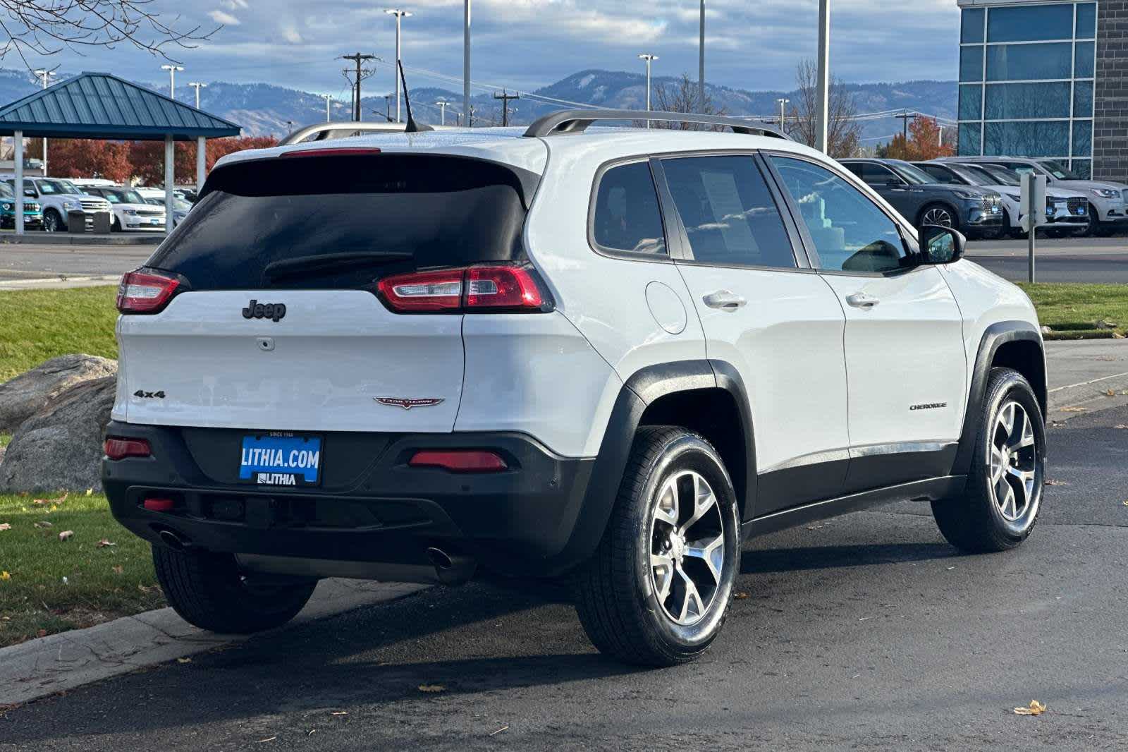 2017 Jeep Cherokee Trailhawk L Plus 2