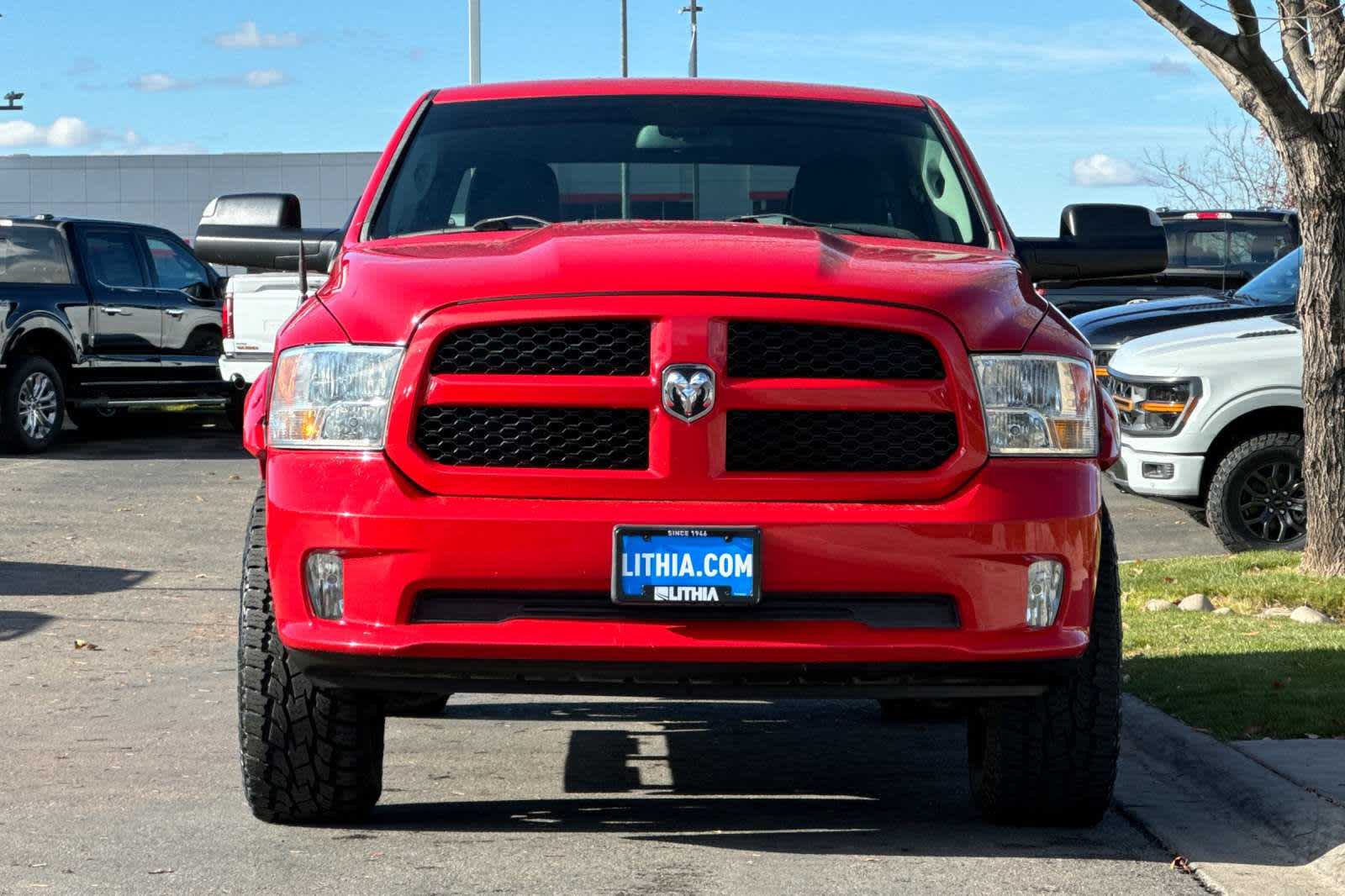 2014 Ram 1500 Express 4WD Crew Cab 140.5 10