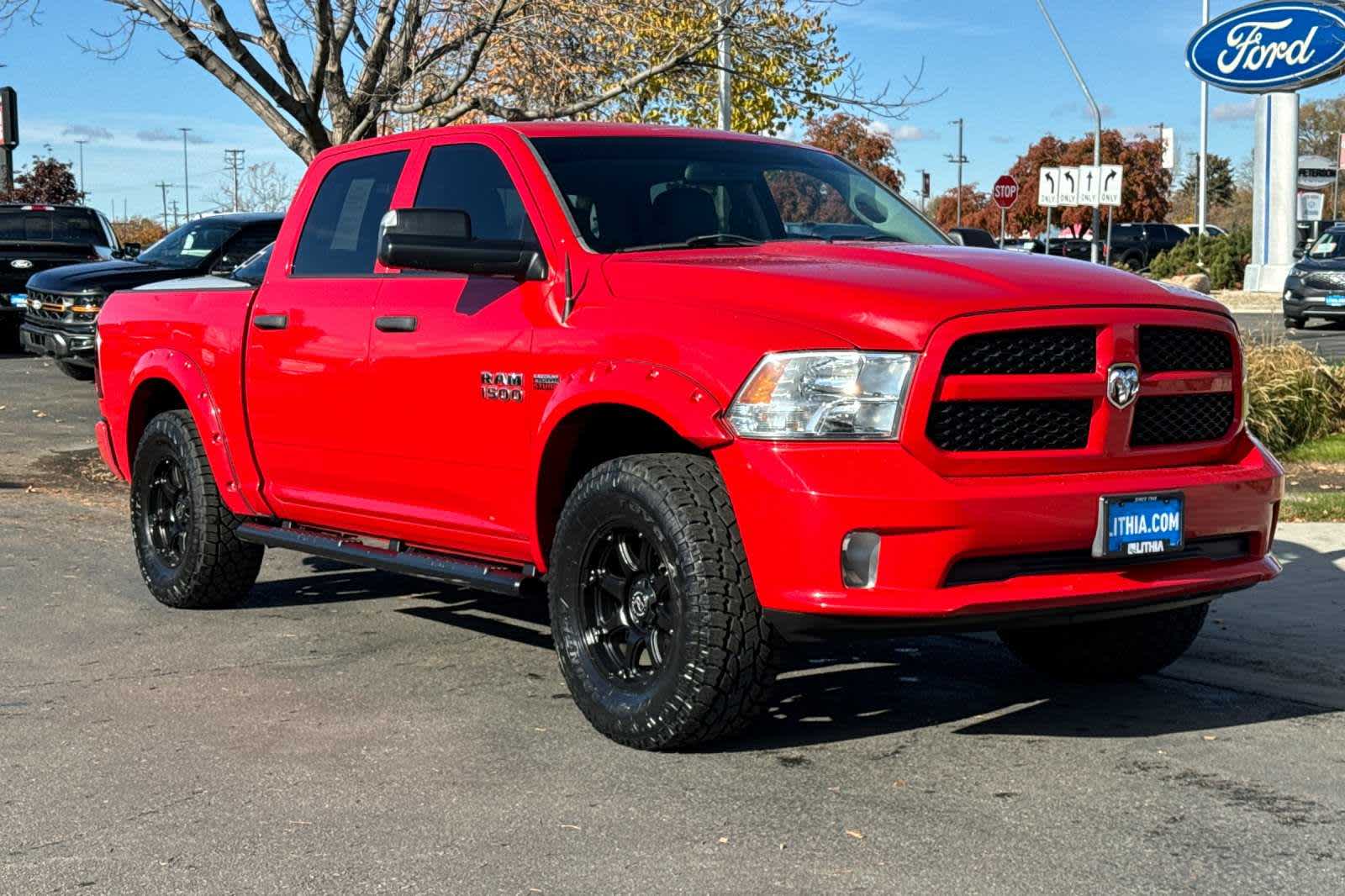 2014 Ram 1500 Express 4WD Crew Cab 140.5 9