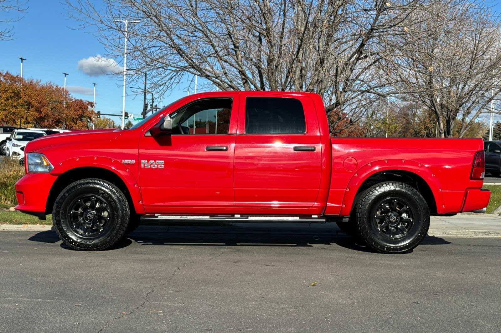 2014 Ram 1500 Express 4WD Crew Cab 140.5 5