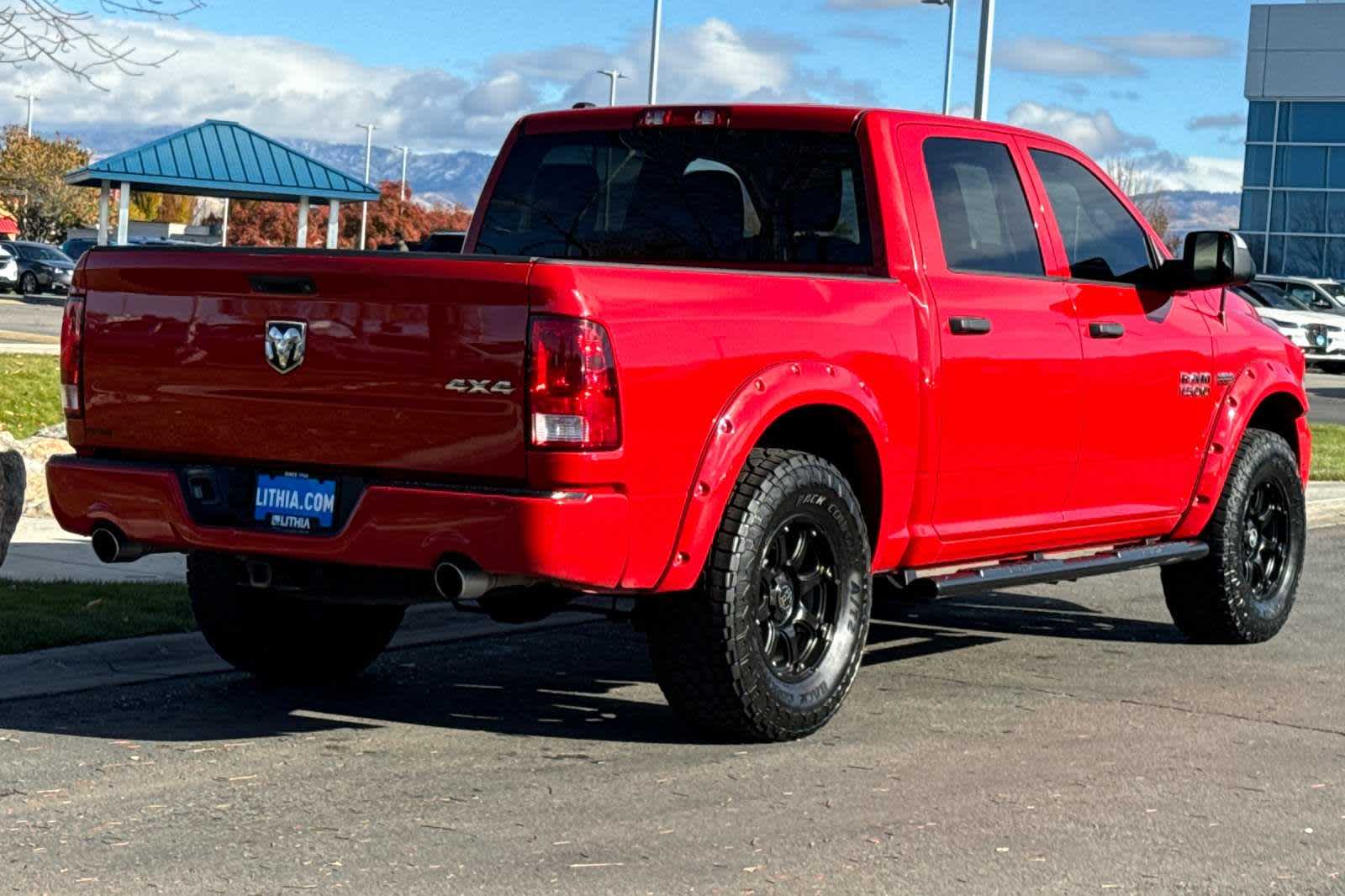 2014 Ram 1500 Express 4WD Crew Cab 140.5 2