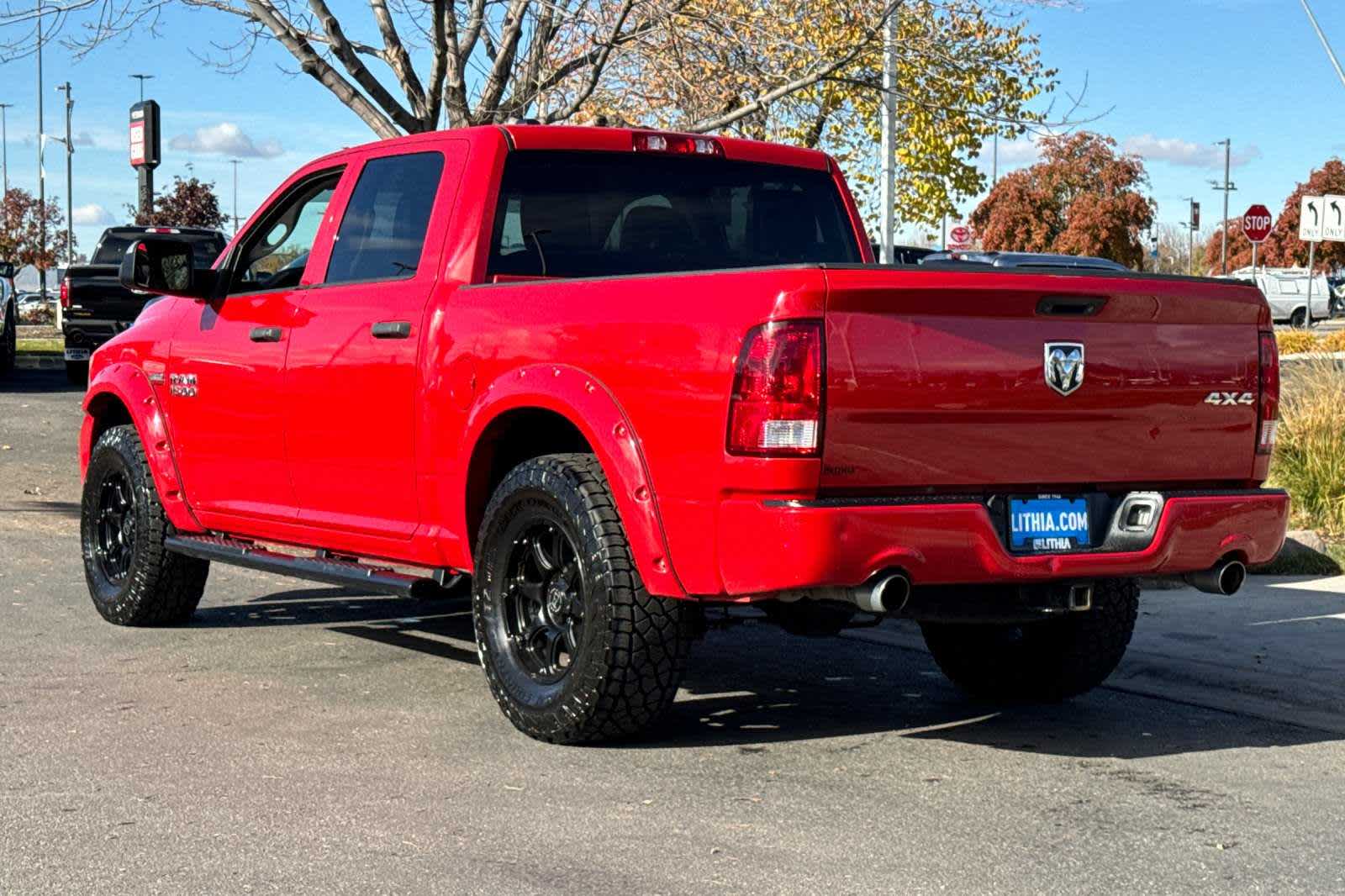 2014 Ram 1500 Express 4WD Crew Cab 140.5 6