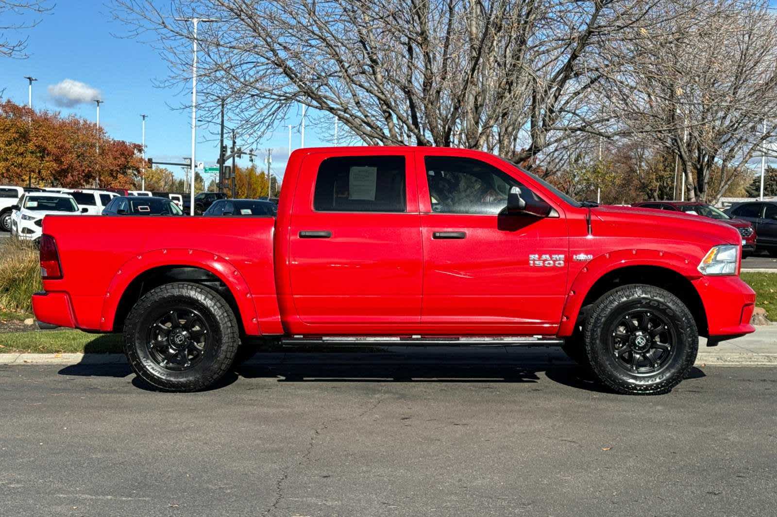 2014 Ram 1500 Express 4WD Crew Cab 140.5 8