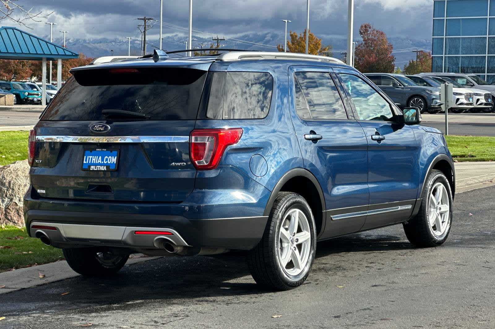 2017 Ford Explorer XLT 2