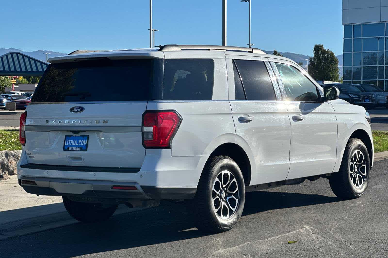 2022 Ford Expedition XLT 2