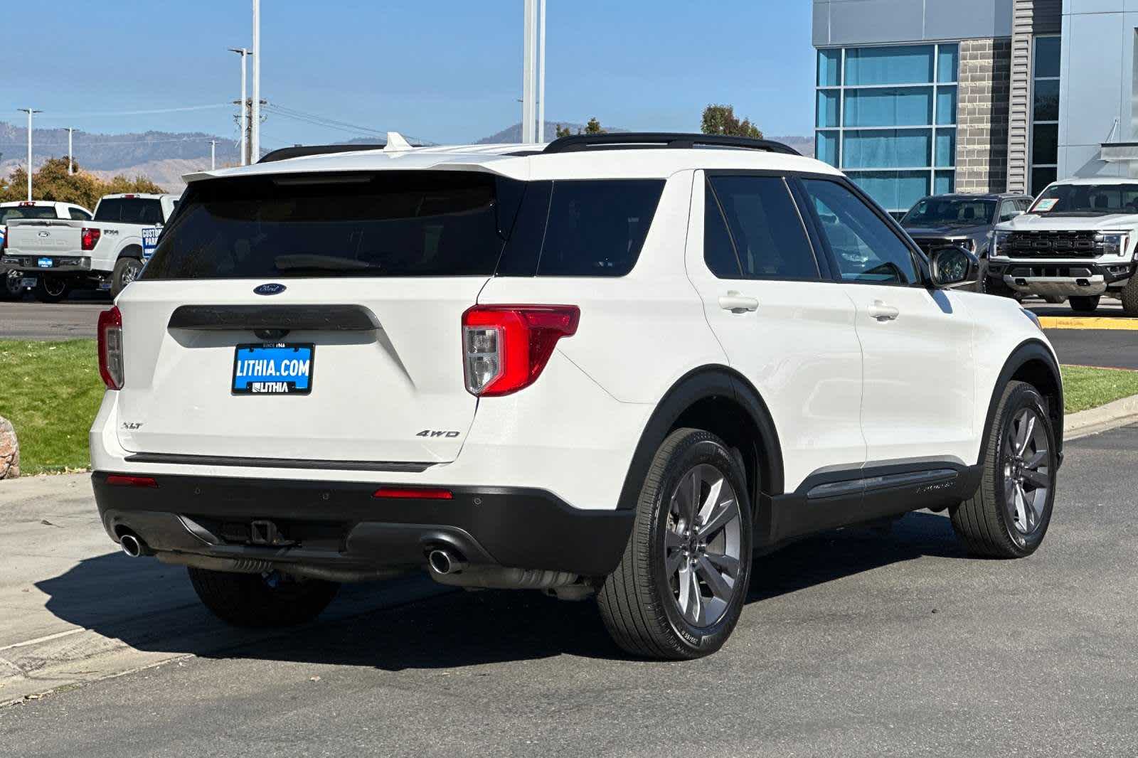 2022 Ford Explorer XLT 2