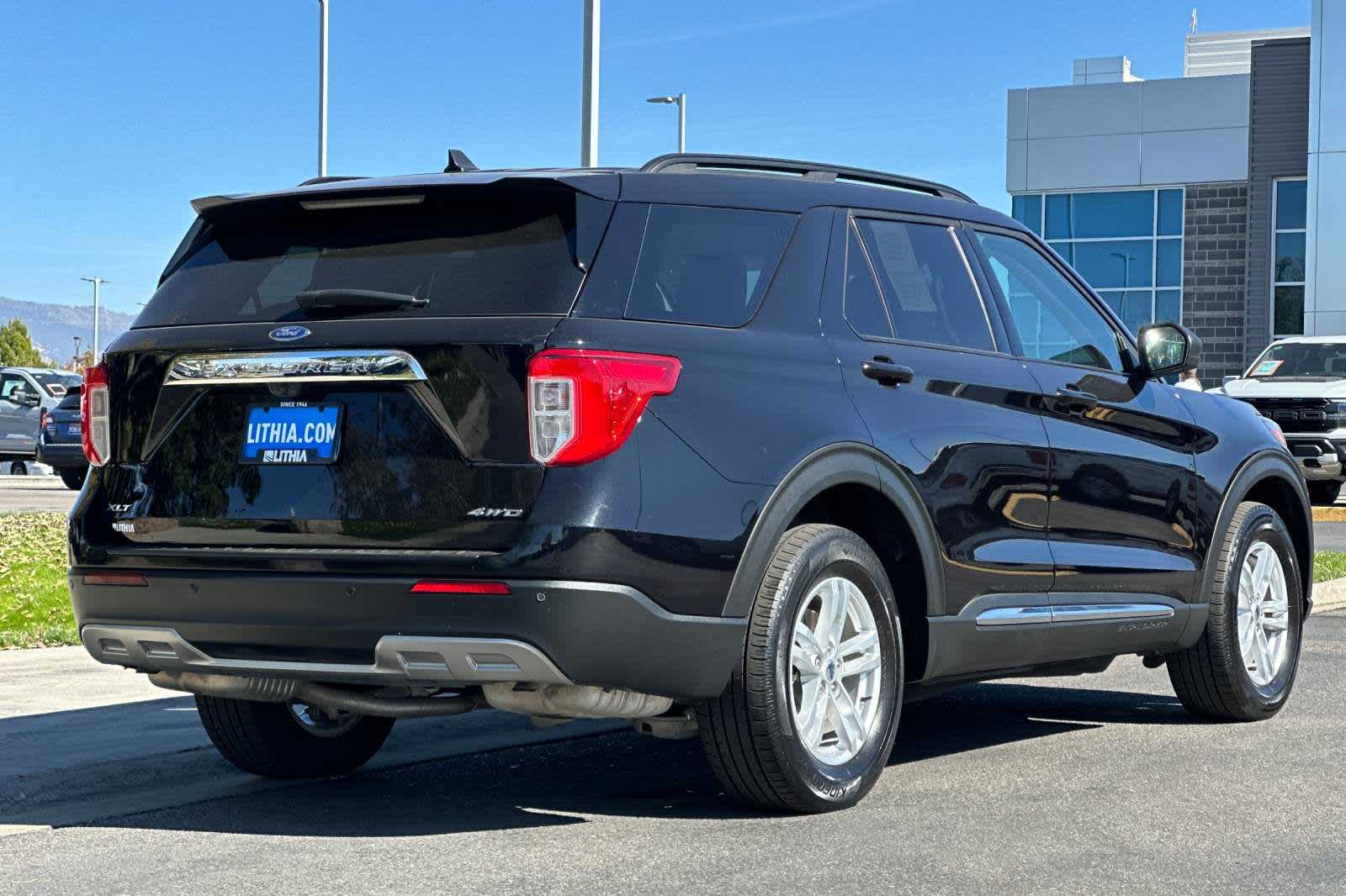 2022 Ford Explorer XLT 2