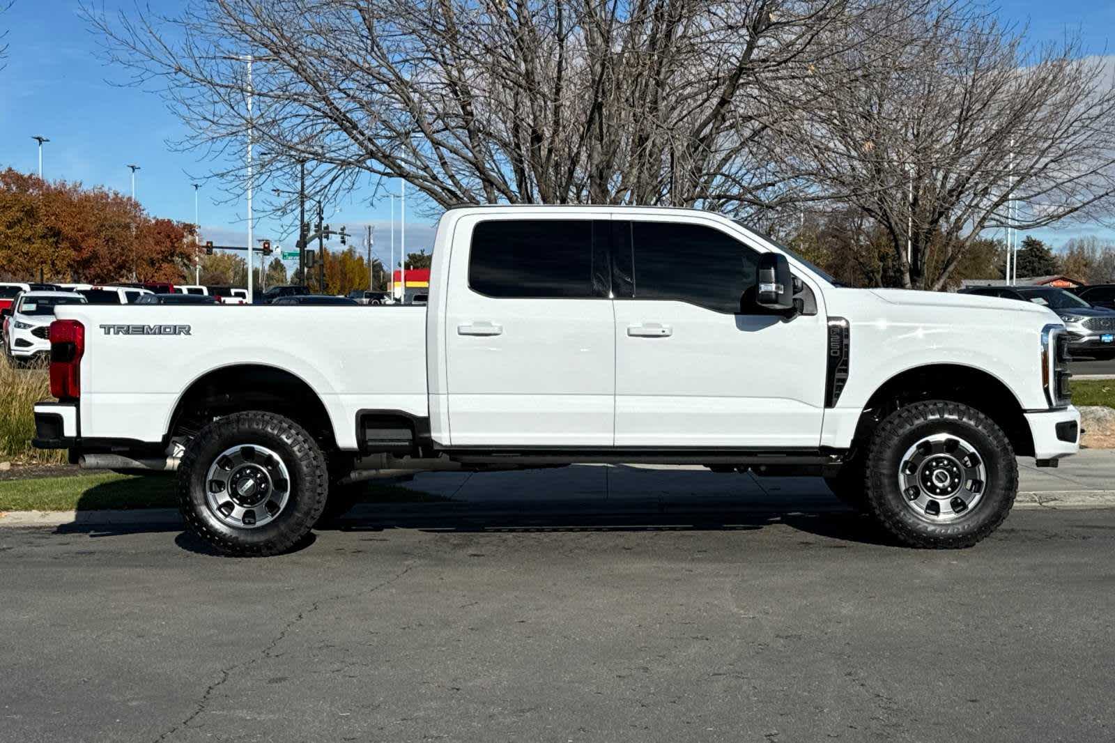 2024 Ford Super Duty F-250 SRW LARIAT 4WD Crew Cab 6.75 Box 8