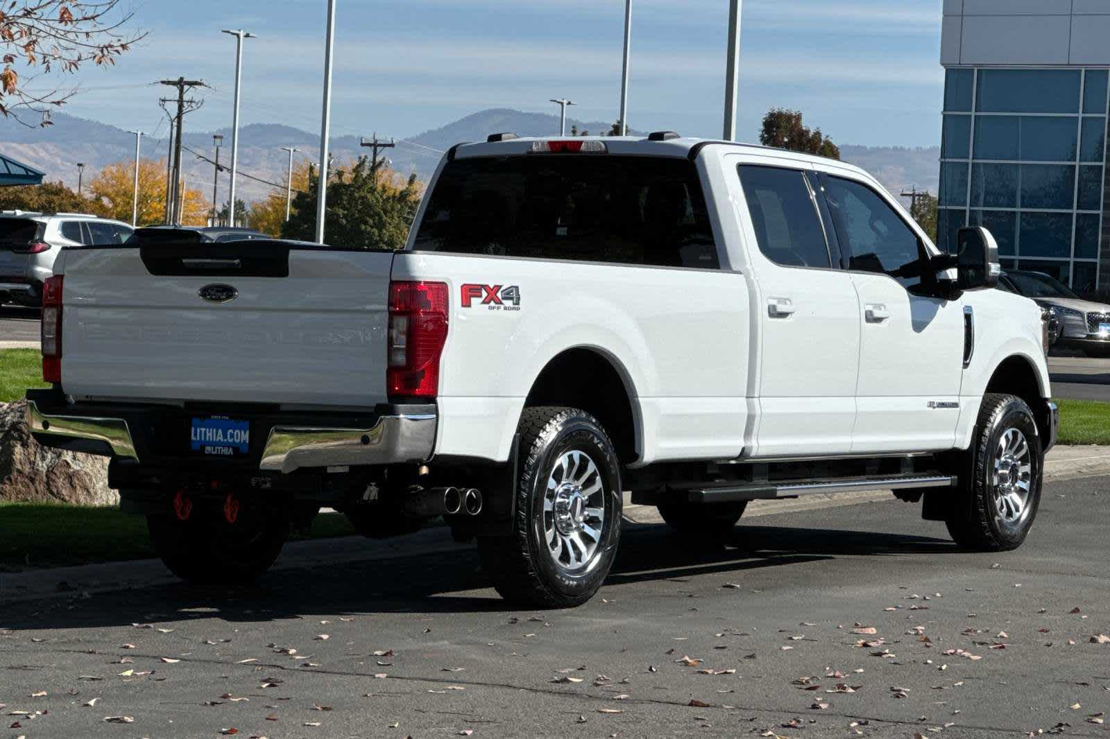 2022 Ford Super Duty F-250 SRW LARIAT 4WD Crew Cab 8 Box 2