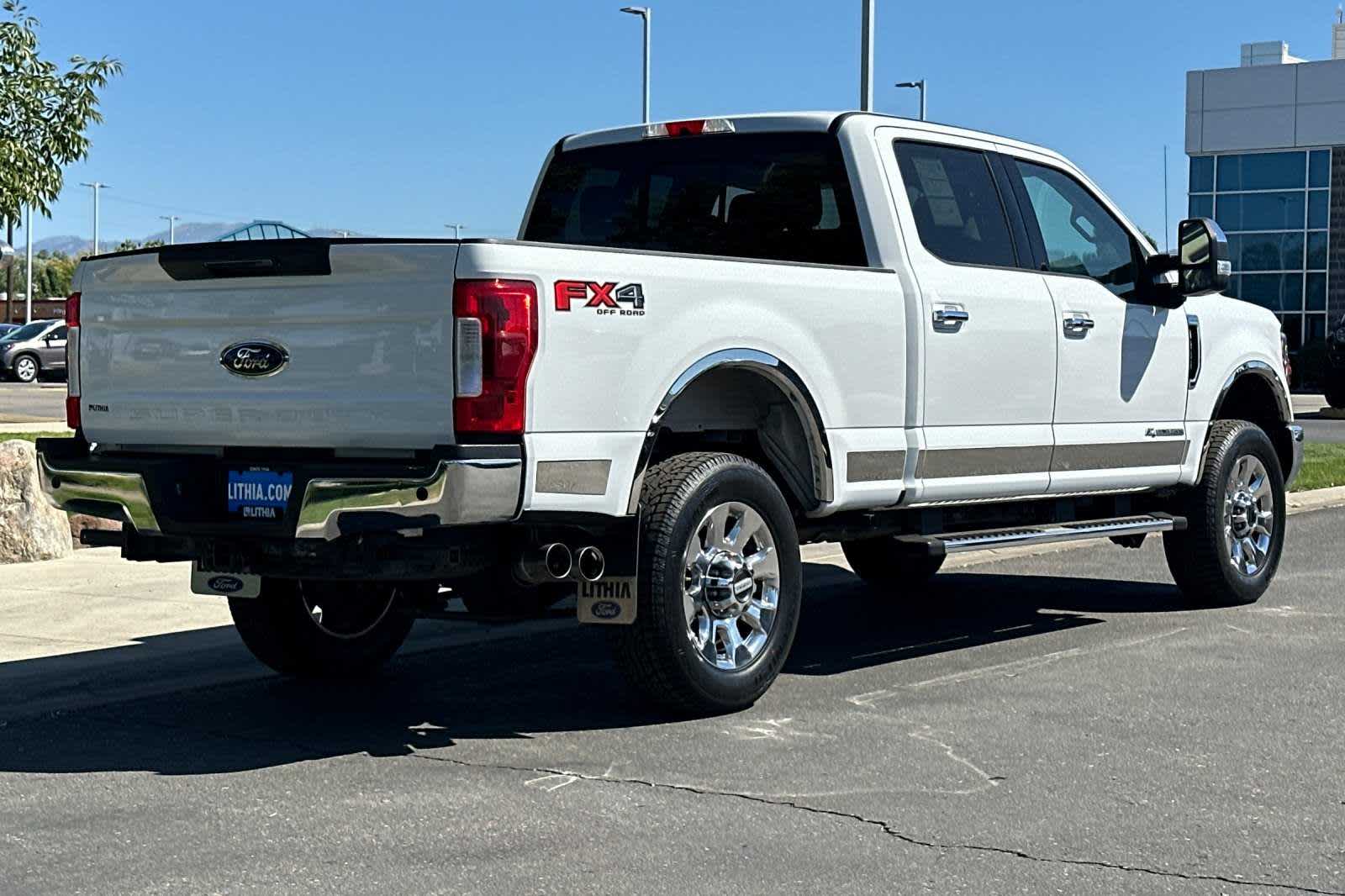 2018 Ford Super Duty F-350 SRW LARIAT 4WD Crew Cab 6.75 Box 2