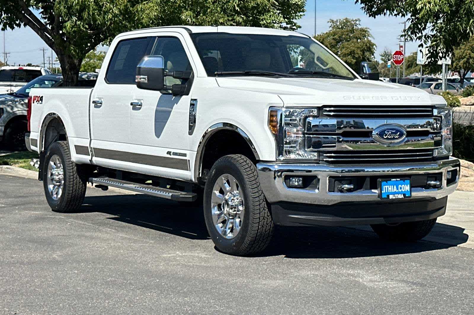 2018 Ford Super Duty F-350 SRW LARIAT 4WD Crew Cab 6.75 Box 9