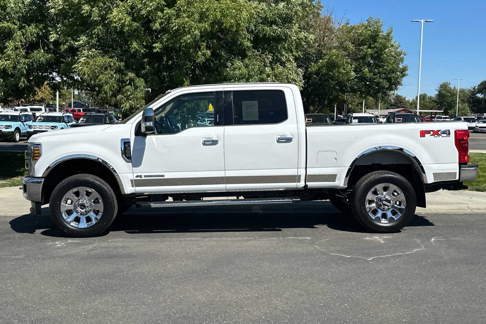 2018 Ford Super Duty F-350 SRW LARIAT 4WD Crew Cab 6.75 Box 5