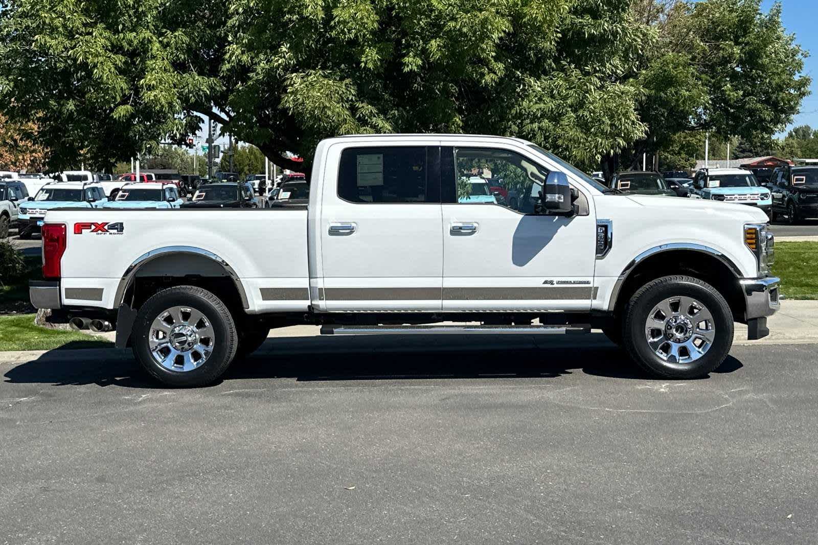 2018 Ford Super Duty F-350 SRW LARIAT 4WD Crew Cab 6.75 Box 8