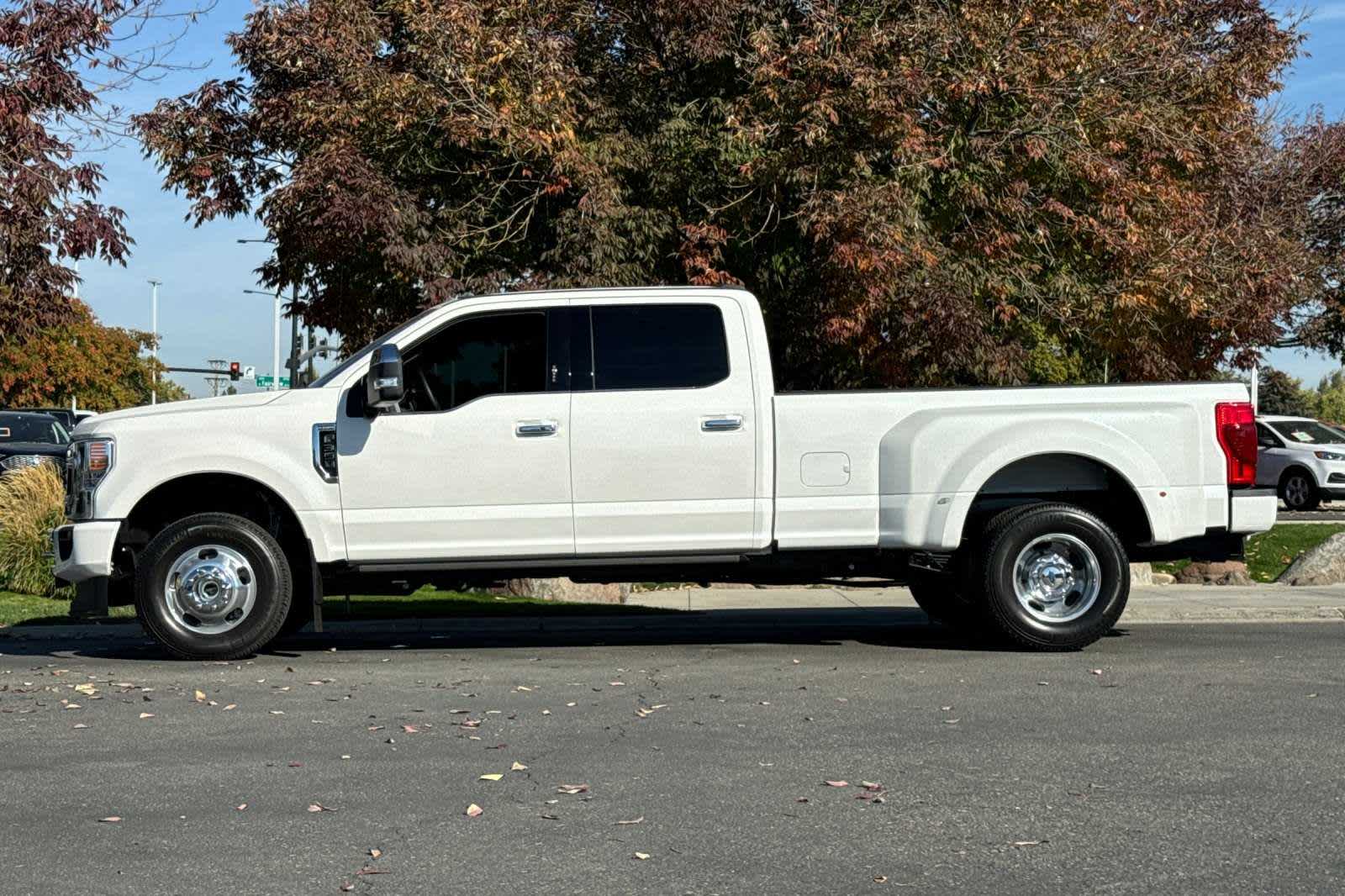 2022 Ford Super Duty F-350 DRW Platinum 4WD Crew Cab 8 Box 5