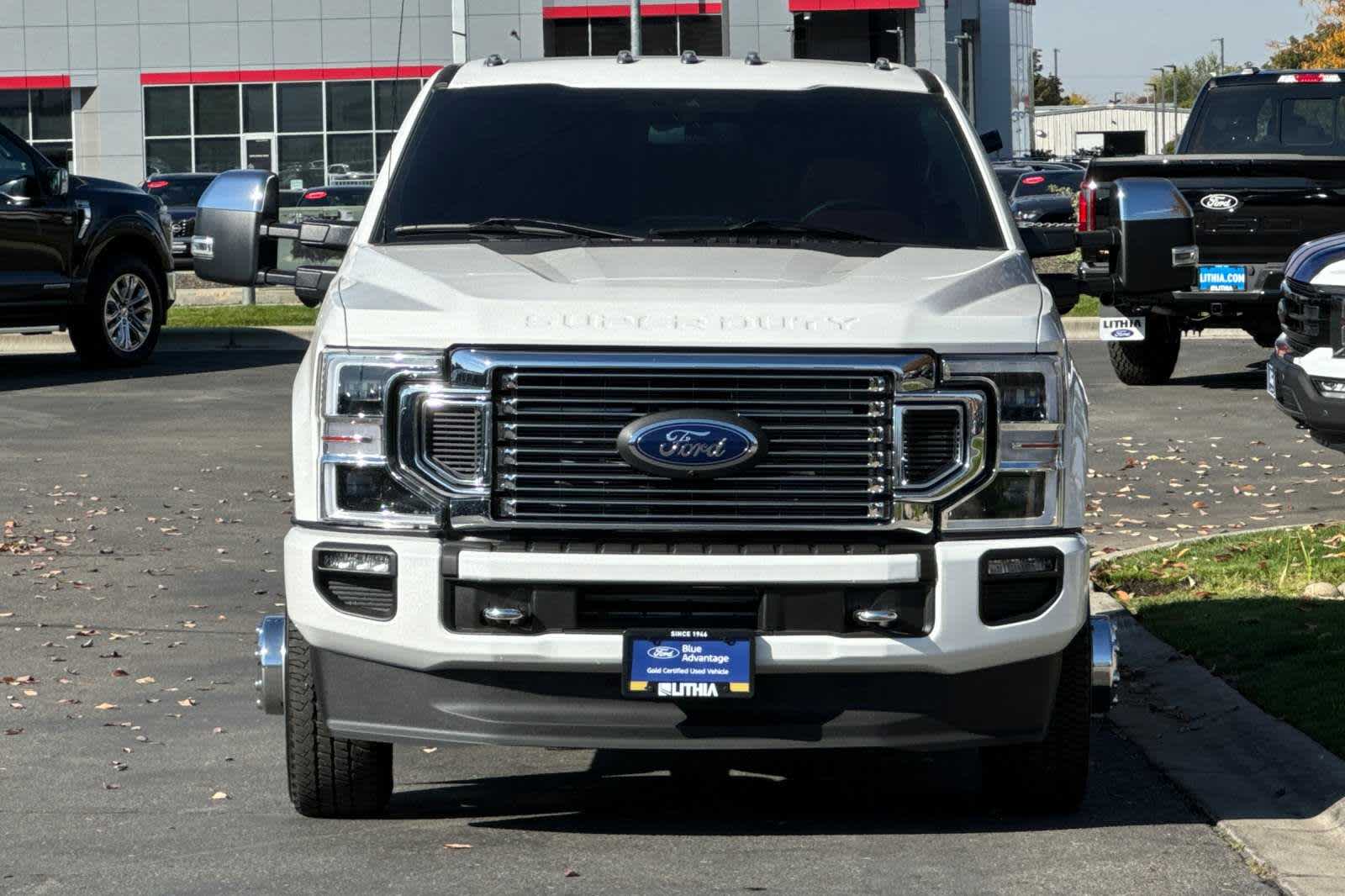 2022 Ford Super Duty F-350 DRW Platinum 4WD Crew Cab 8 Box 10