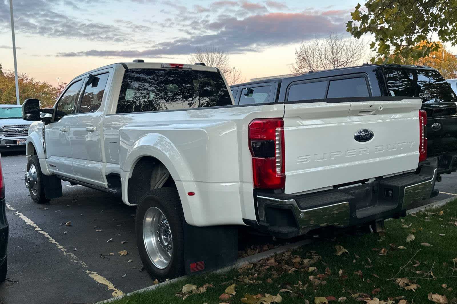 2023 Ford Super Duty F-450 DRW LARIAT 4WD Crew Cab 8 Box 3